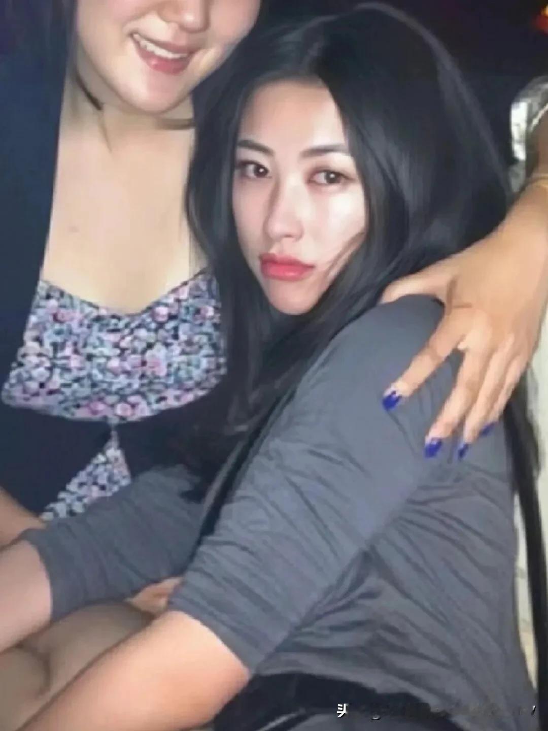 看了朱珠这组照片 终于理解了，为什么她是全球最美一百张面孔之一。
这姐以前的照片