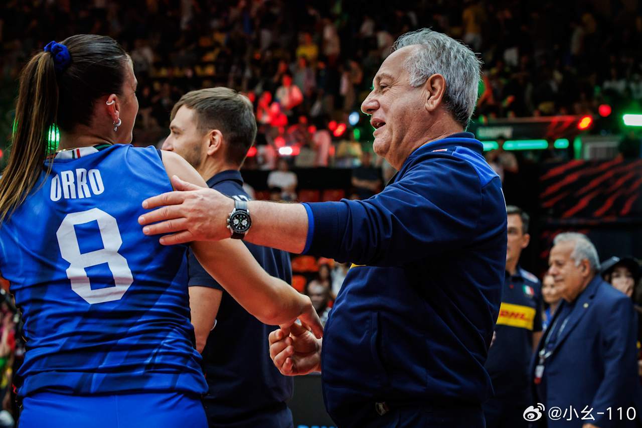 2025女排世锦赛 第62场，半决赛第2场，意大利3-2巴西，五局比分22-25