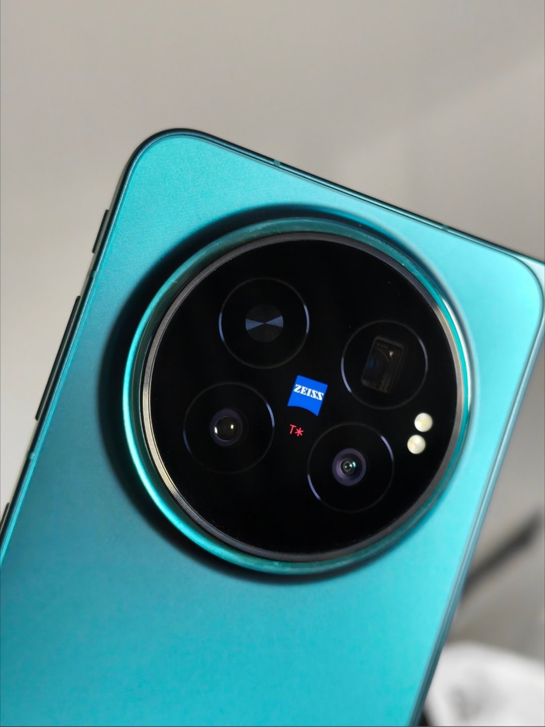 vivo X Fold67999起的价格确实算有诚意了，讲真如果你想这台X Fo