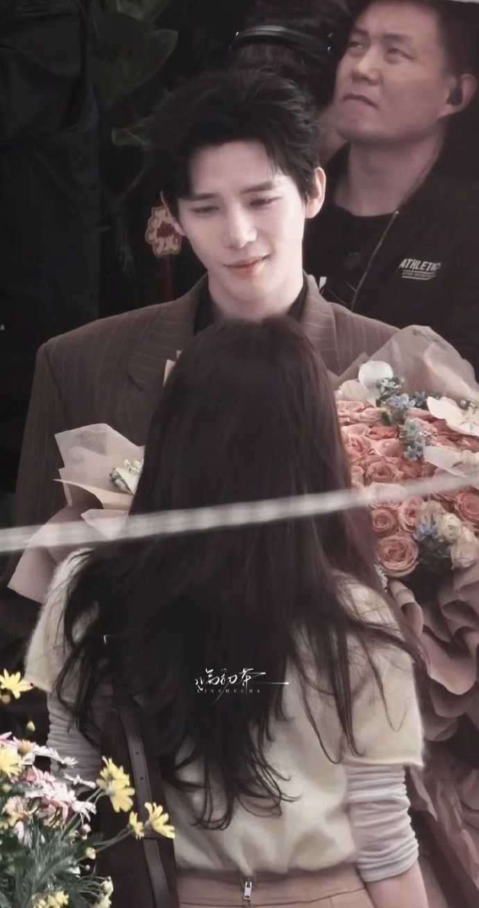 谁能拒绝这个王安宇王安宇深情眼神王安宇深情眼神，谁能拒绝这个王安宇，谁懂穿着大衣