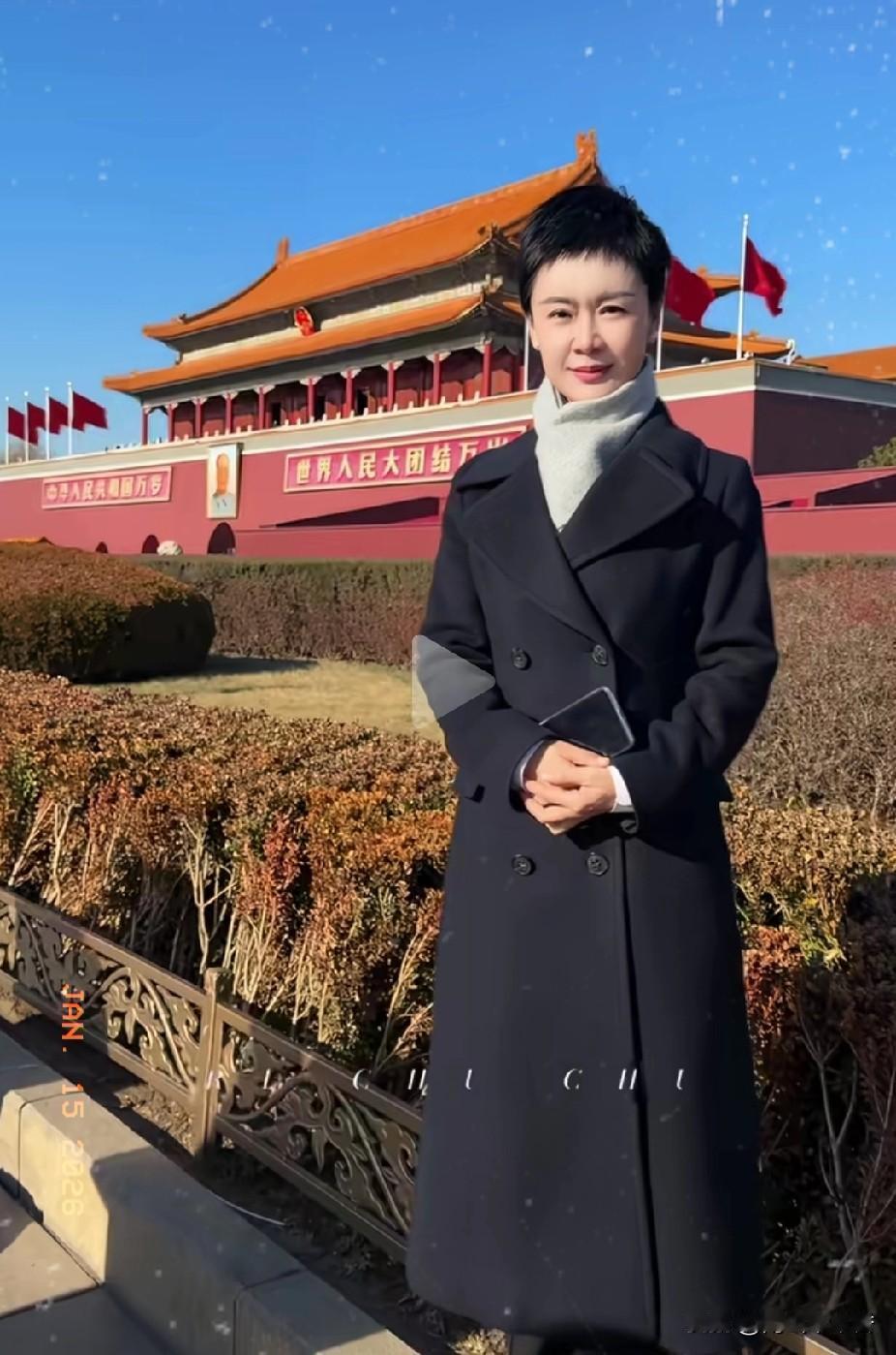 不幸的消息还是来了，网红县长贺娇龙坠马离世，生命定格在了47岁。

她的朋友圈最