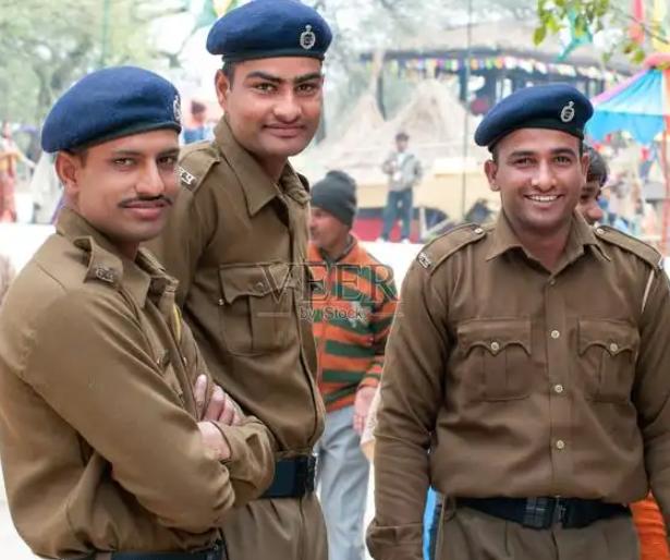 从中国运往巴基斯坦的精密机床，在印度港口被扣了。扣了就扣了吧，结果上海海事法院一