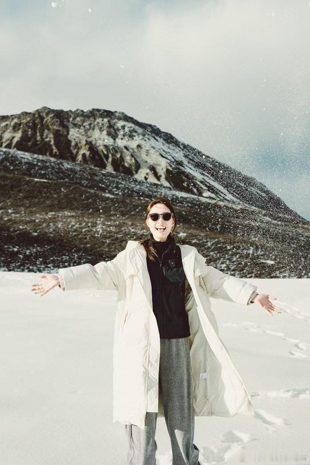 又准备出发漠河去冬测了大家帮忙选个衣服 在绝对保暖的前提下1休闲风 2户外风 那