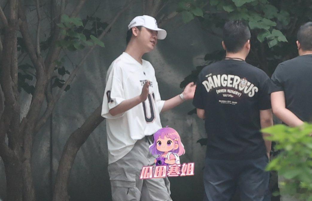 张云雷34岁状态路透看着软萌圆润，一开嗓直接惊艳，专业功底真的藏不住。 