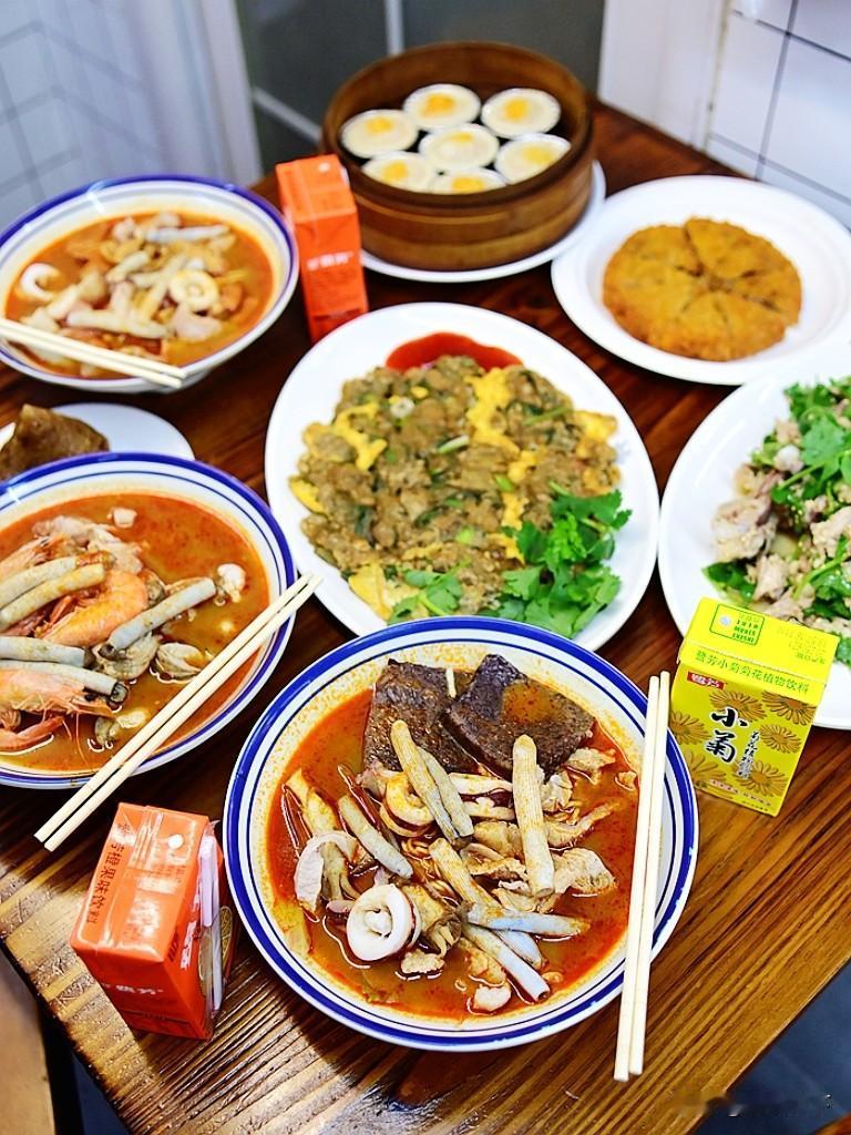 厦门沙茶面特色小吃哪家强，当然是八市正宗地道吃贡糖！

[玫瑰]厦门沙茶面大名鼎