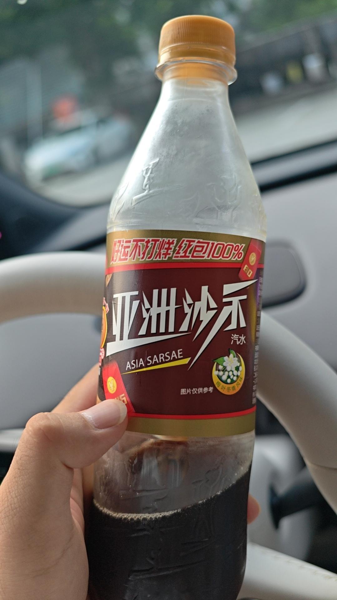 今天理解了为什么这边的人爱喝这种风油精味的饮料，是真解暑呀。这边的40多度跟北京