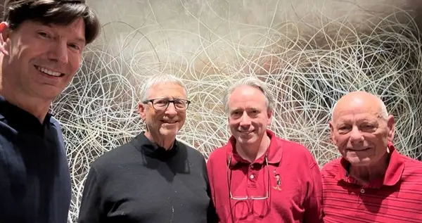 两大传奇首度同框！比尔盖茨和Linus Torvalds首次见面共进晚餐