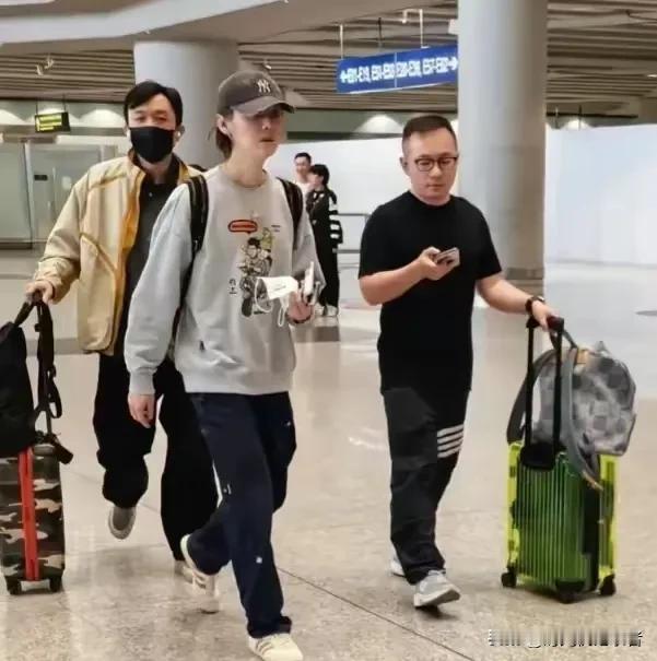 鹿晗和杨紫相差的越来越大啦，鹿晗要努力啊！关晓彤一直在娱乐圈都是玉女形象，除了和