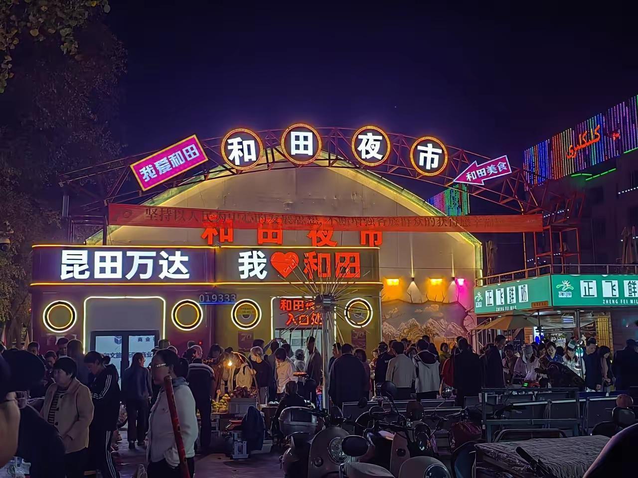 新疆抓饭究竟是何滋味？

到底好吃吗？如果要我作答，那我会说：只有你亲口品尝过那