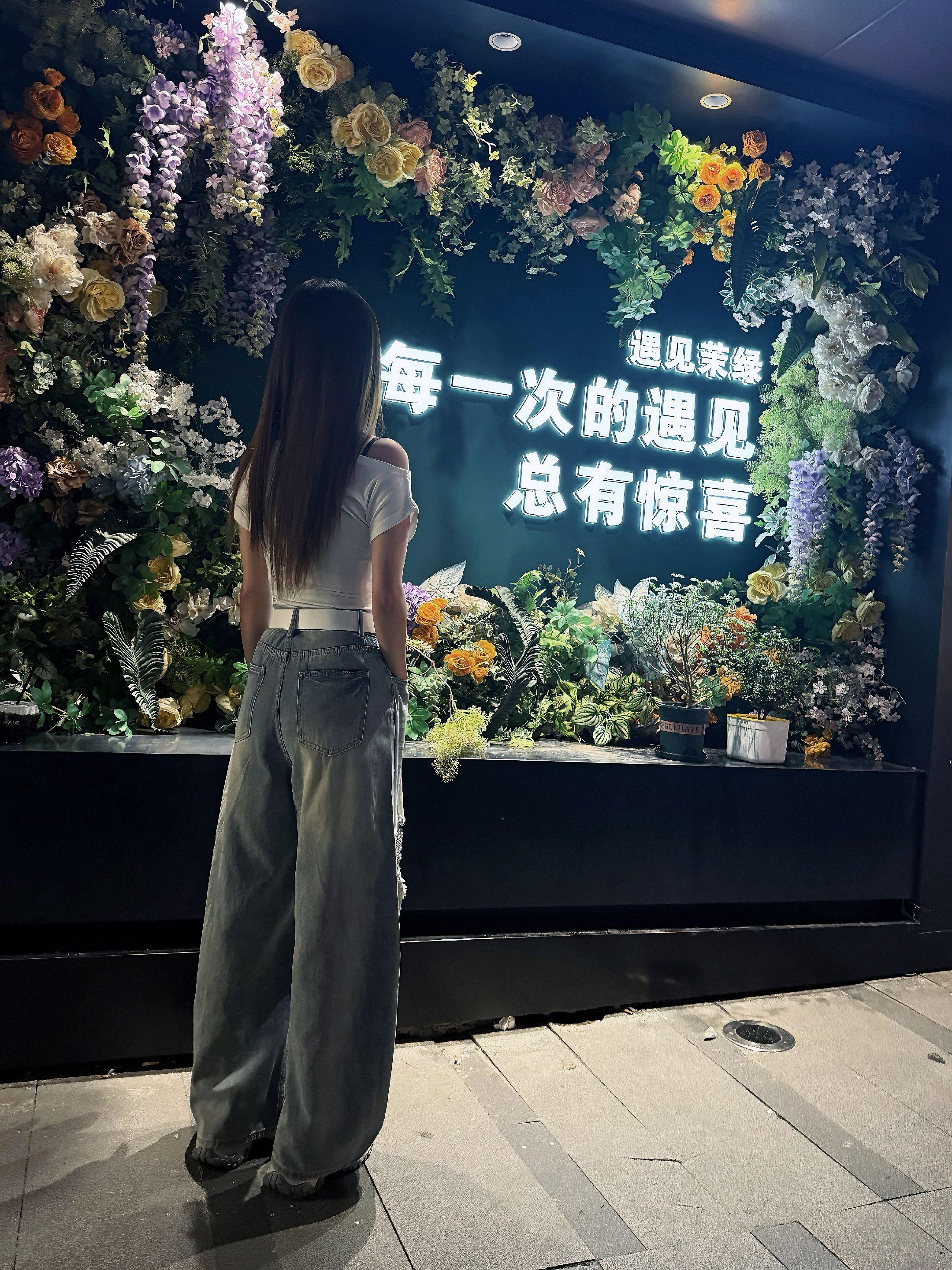 一个女人最大的败笔 就是和一个没用的男人纠缠太久！