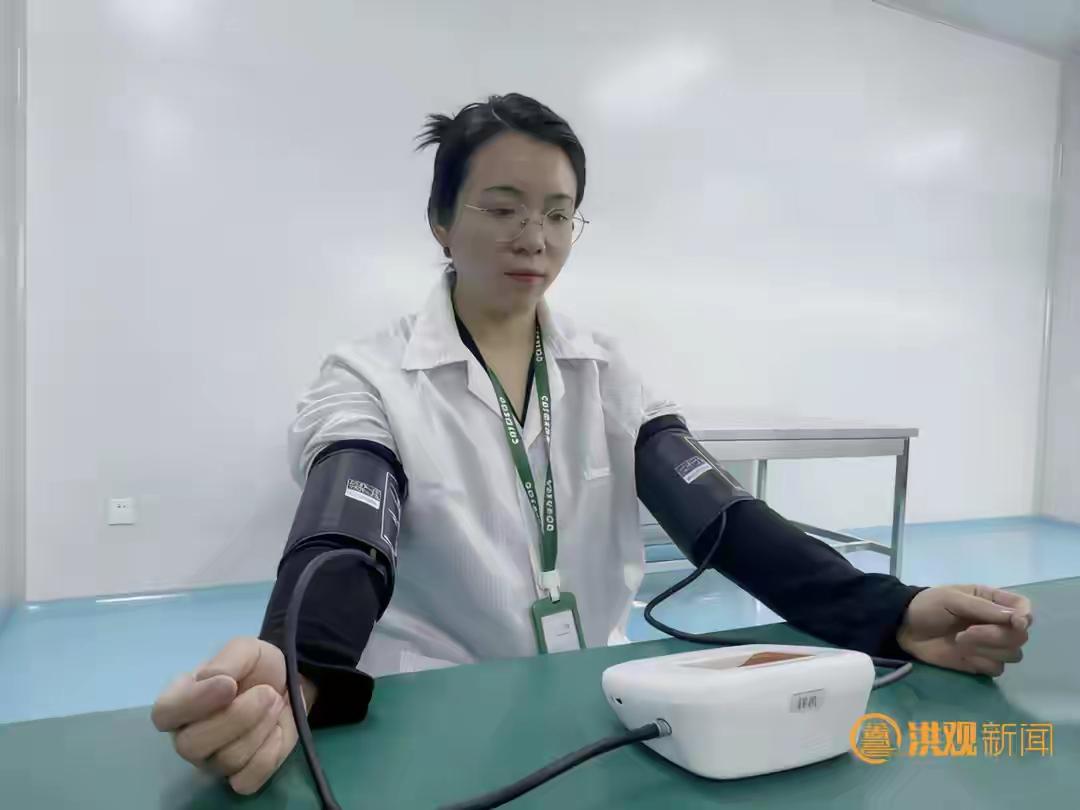 南昌低调工厂突然“放大招”！中国首款“降压血压计”量产：按下按钮，血压真能往下降