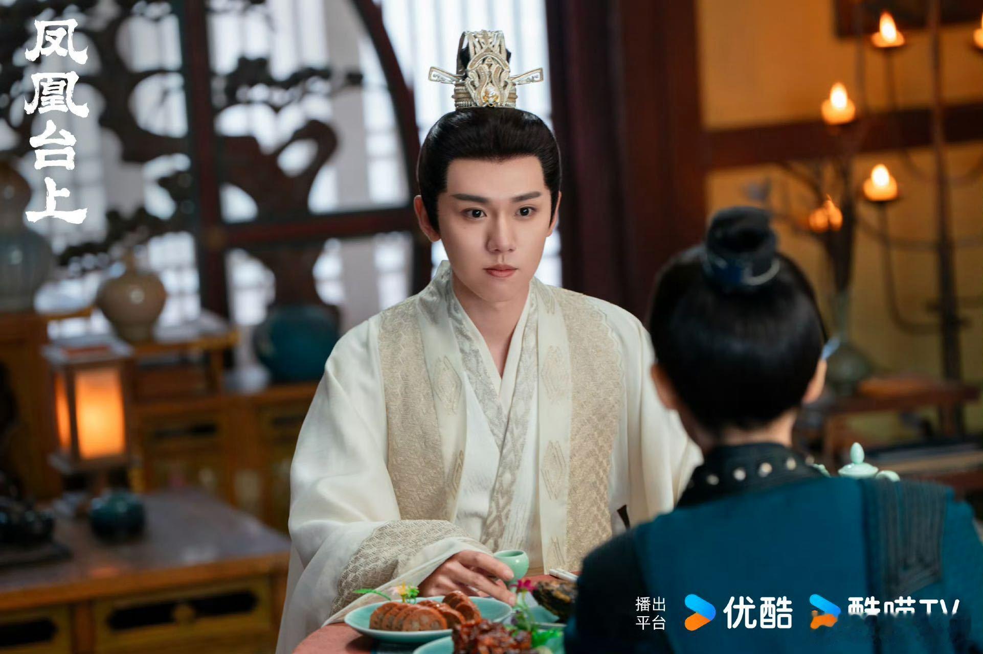 钟霖这托尼堪称“反向大师”！把萧千清孔雀头扎成雏鸟，王爷疼并快乐着 