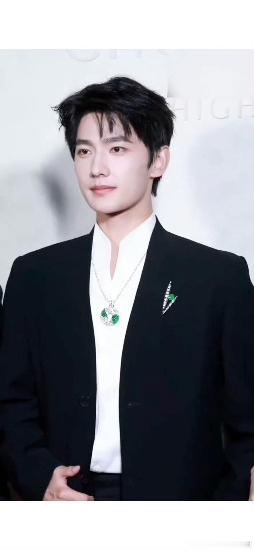 杨洋很好代入小说啊杨洋依旧是那个断档的存在 书里走出来的天选男主，颜值气质无可复