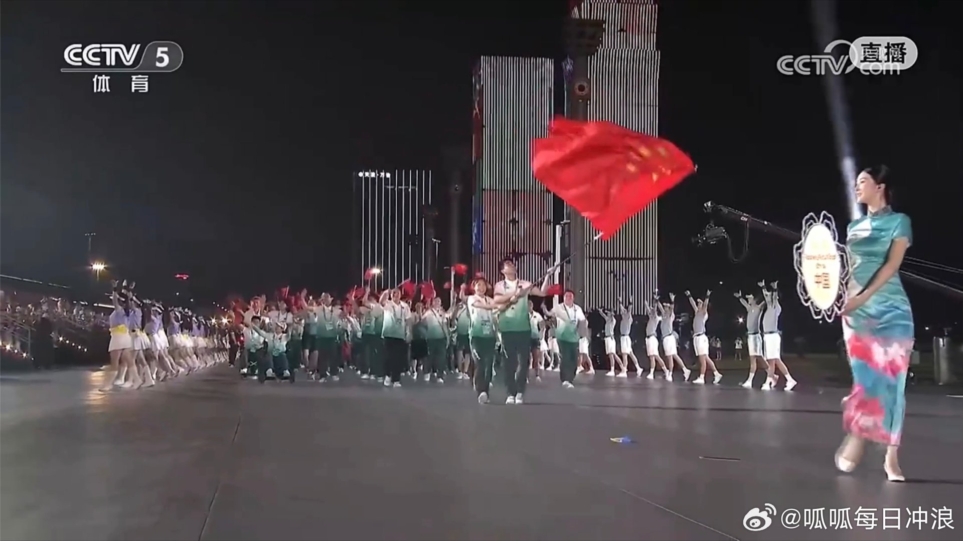 世运会中国代表团将珠翠绿穿在身上世运会中国代表团把成都竹林穿上了 世运会中国代表