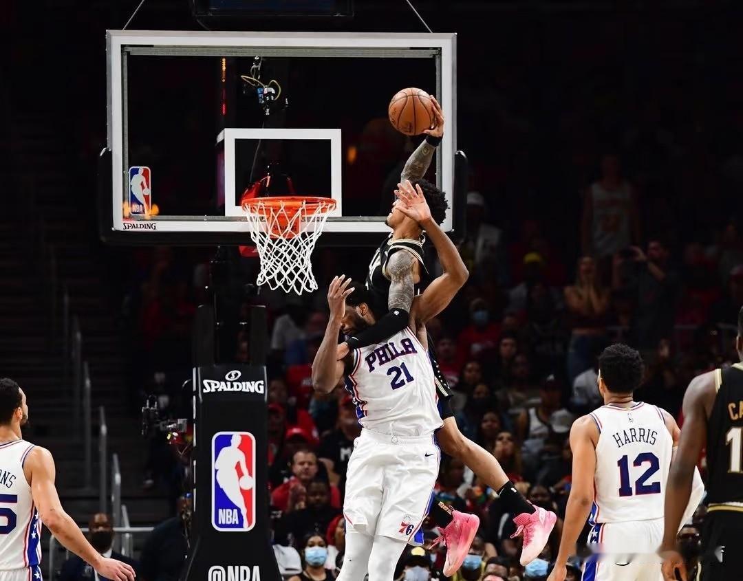 巧合？祖巴茨缺阵两场，快船两连胜，而科林斯两场比赛中都创新高！
在快船对阵湖人的