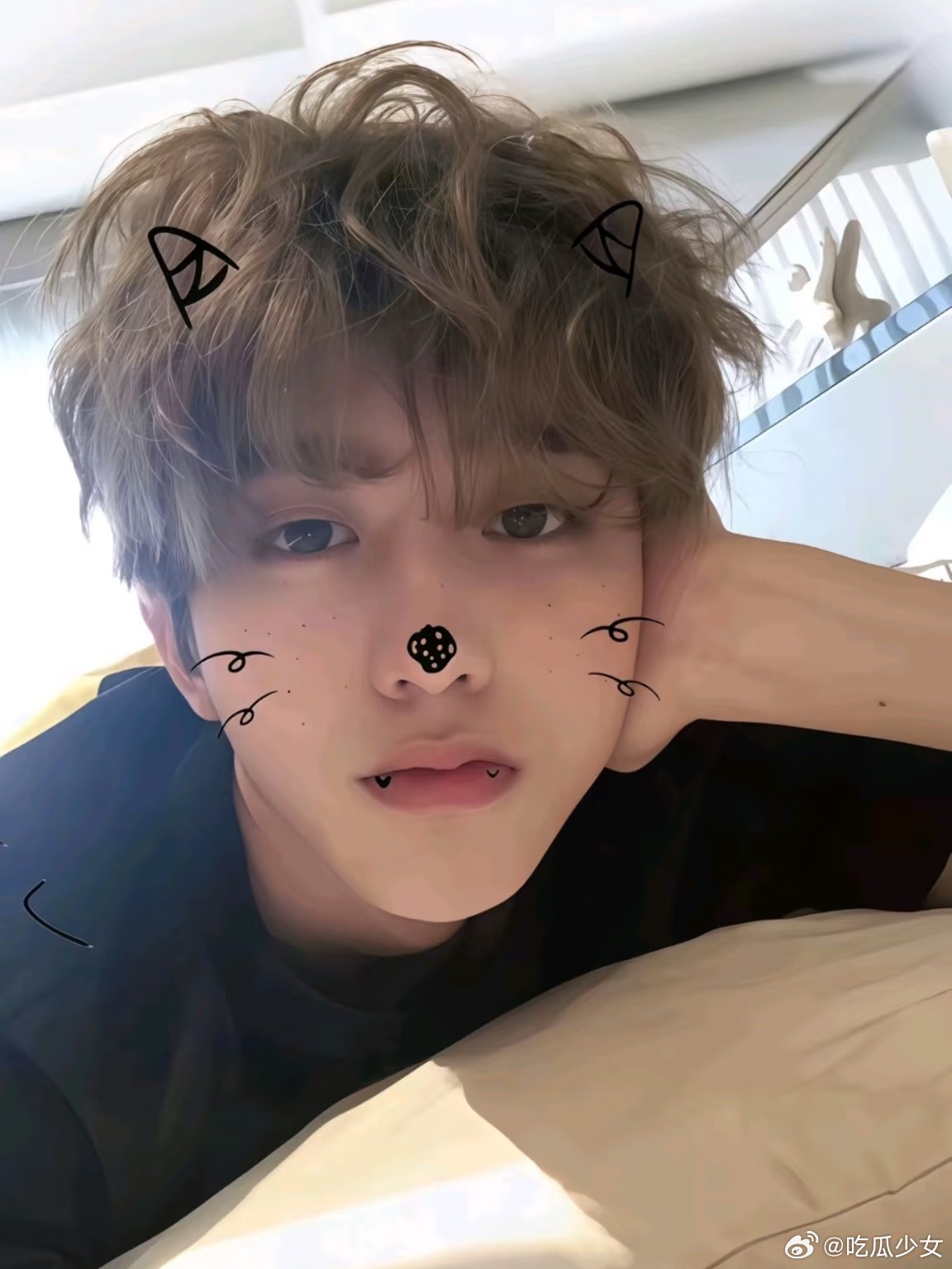 蔡徐坤洛杉矶飞机横幅 巡演前粉丝搞了个飞机应援，说是呼应新专辑《KUN》回归本真