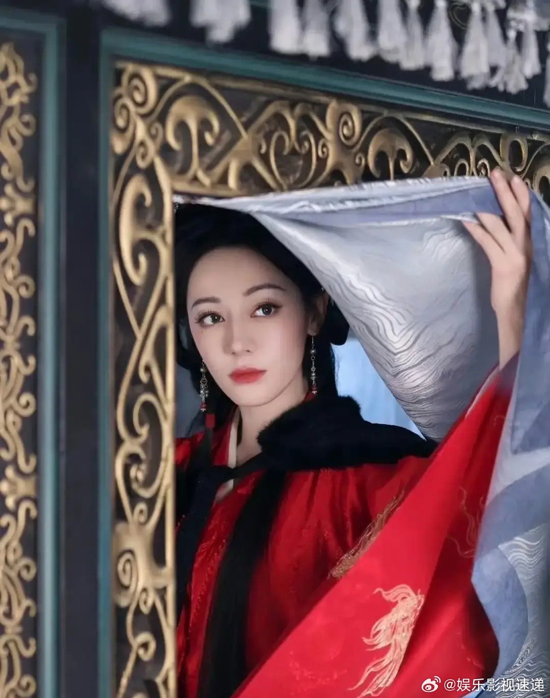 前有《逐玉》铺天盖地的营销，后有《月鳞绮纪》靠百合线出圈，夹在中间的《白日提灯》