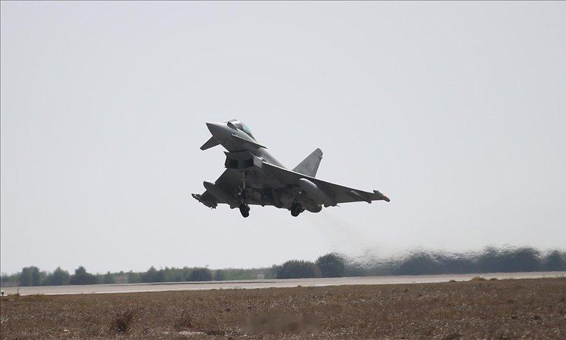 刚刚收到的消息：英国已将多架“台风”型战斗机部署至卡塔尔的阿乌迪德空军基地。➠这