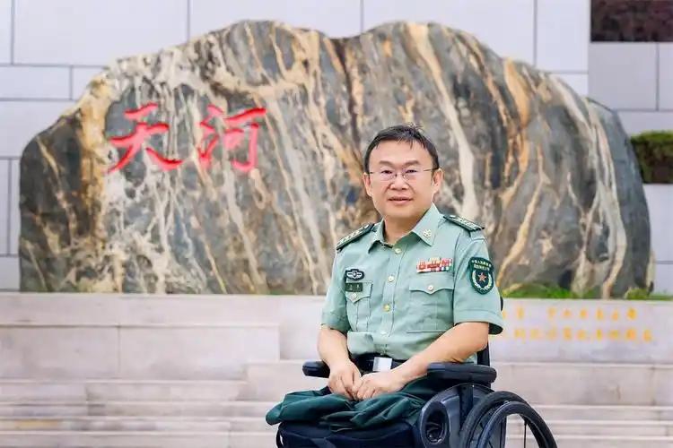 想必很多人都收到信息：中宣部授予王戟同志“时代楷模”称号。

搜了一下：王戟14