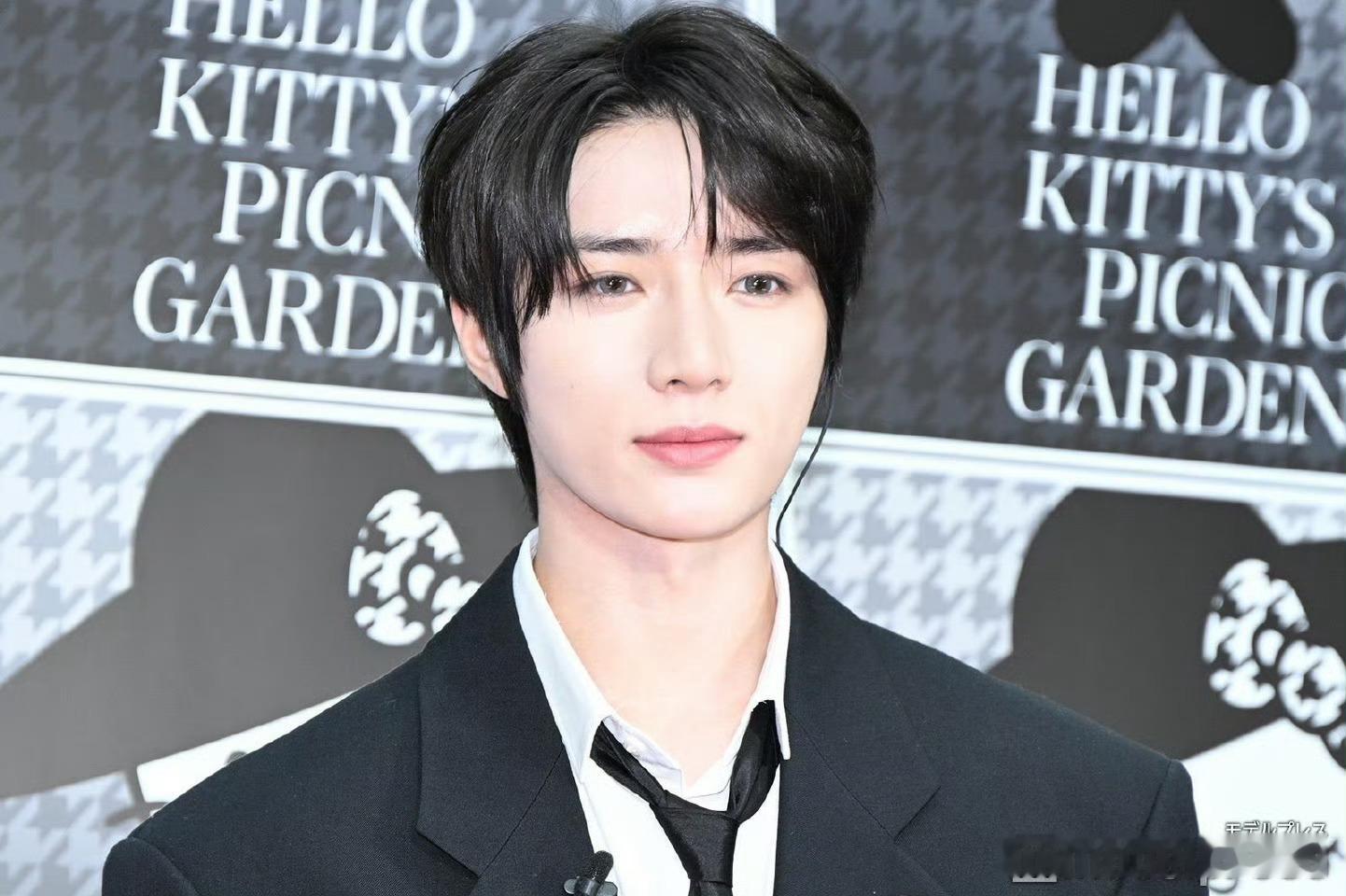 今天出席线下活动的TXT崔杋圭新闻图 ​​​