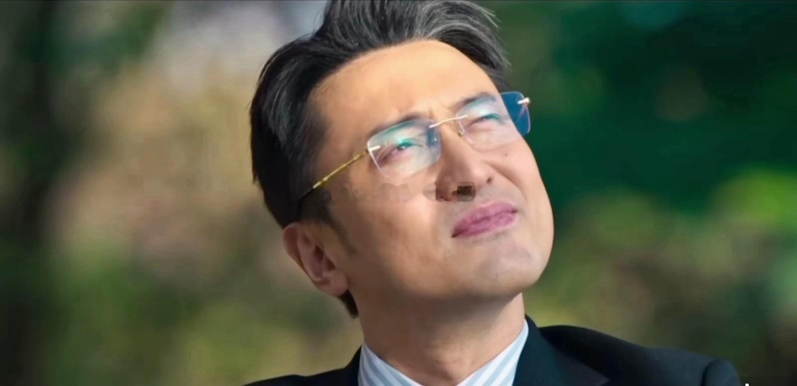 【你是不是某人？】某人炒股。某人选了一只股，次日，见所选股高开，曰：高开了，昨日