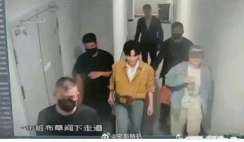 卧槽梓渝这波无妄之灾了买监控视频的人什么心理[吃惊] 拒绝共沉沦哈梓渝酒店 ​​