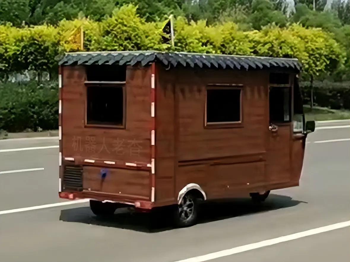 低速小房车越来越流行，生活节凑就应该慢下来，看看沿途的风景。
