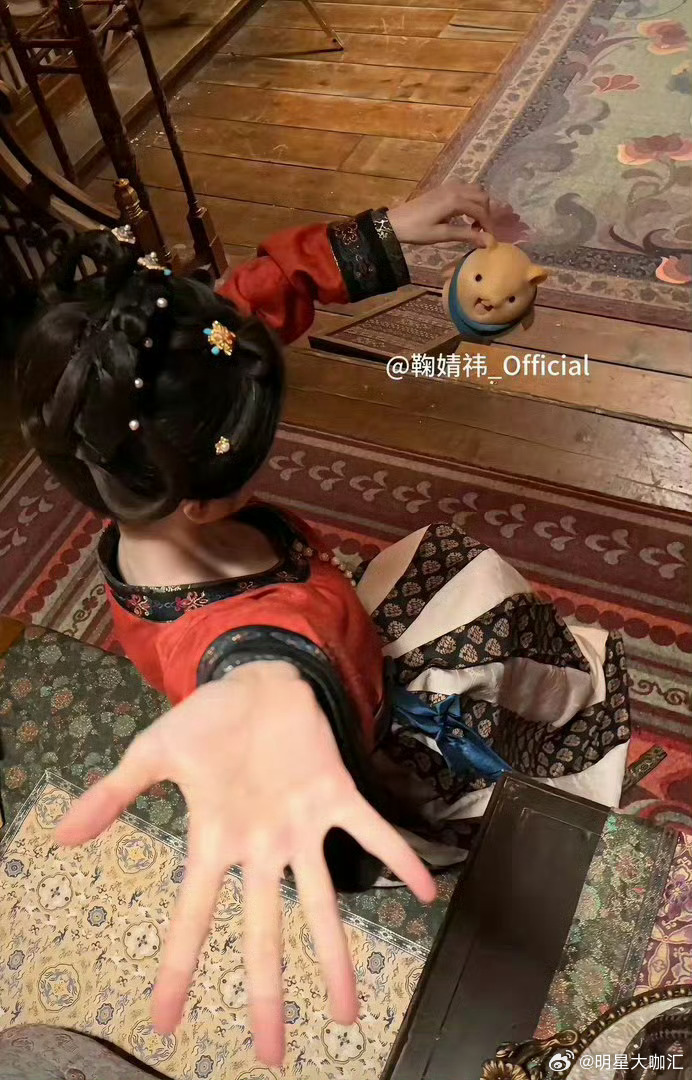 鞠婧祎鞠婧祎也看铁拳教育了 实名羡慕比巴掌先来的是老板的香气鞠婧祎