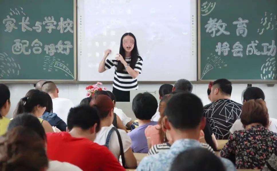 现如今的小学，与其说是孩子在上学，倒不如说是家长在上学！

现在的小学教育，早已
