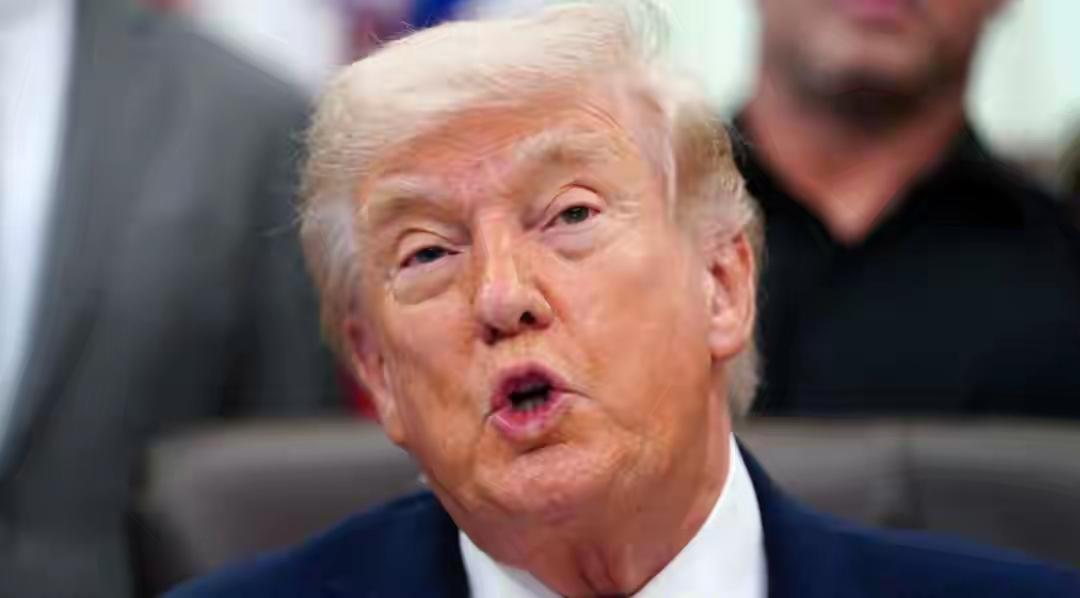 伊朗封锁霍尔木兹海峡，本来以为是好棋，是王牌，结果被美国反制。伊朗忍不了了，要率