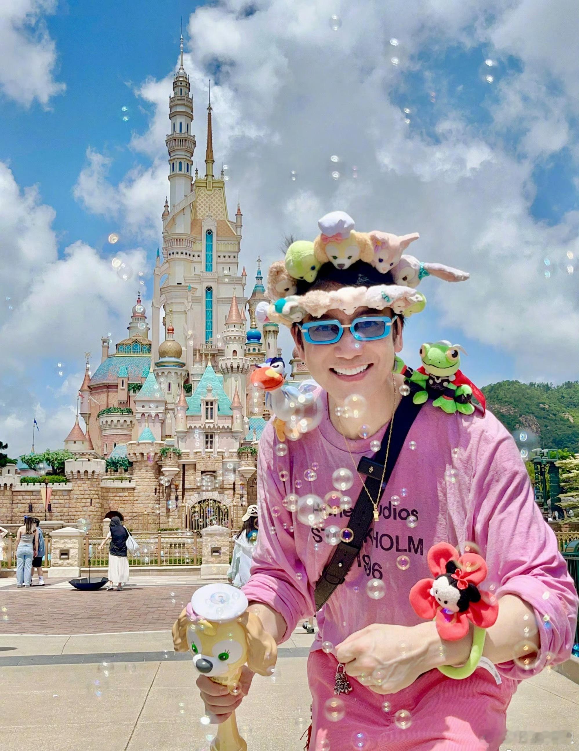 林依轮风格大变 这次风格转型的深层意义，在于挑战了关于年龄与风格的固有认知。林依