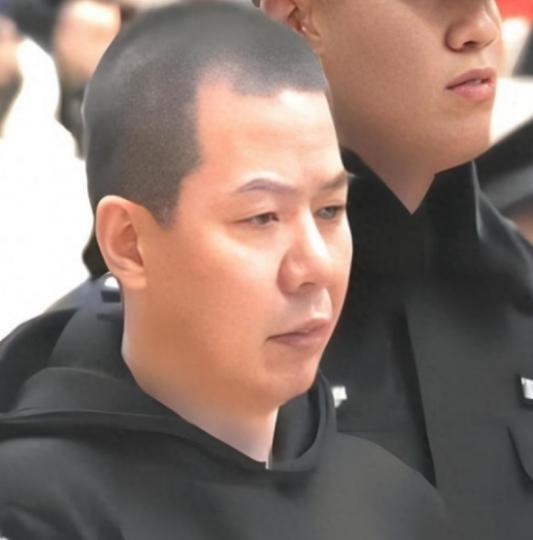 2013年，山西黑老大“小四毛”被妻子捞出监狱。出狱后，这个敛财12亿、坐牢像度