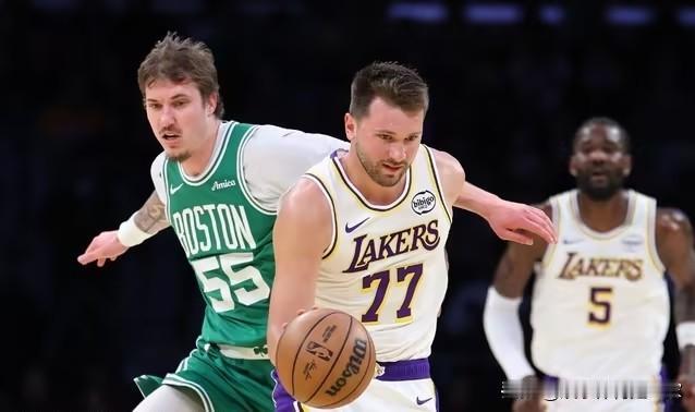 湖人以89-111惨败给凯尔特人，东契奇赛后却调侃：最惊讶的是吃T的不是我！
北