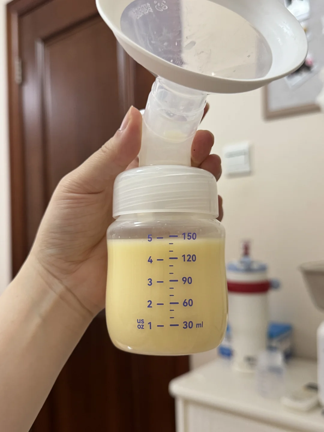 产后第7天吸一次的奶量