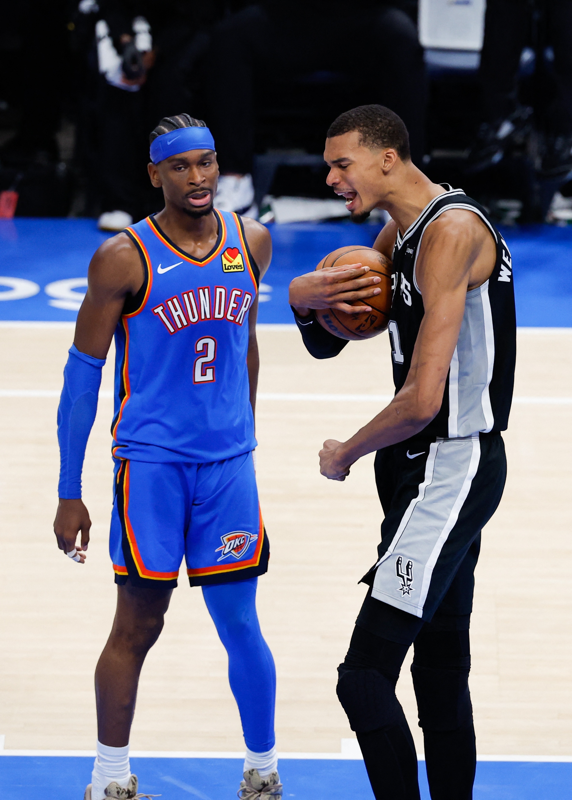 今年季后赛至今文班亚马已经得到372分，创NBA中锋首次季后赛之旅新纪录。雷霆v