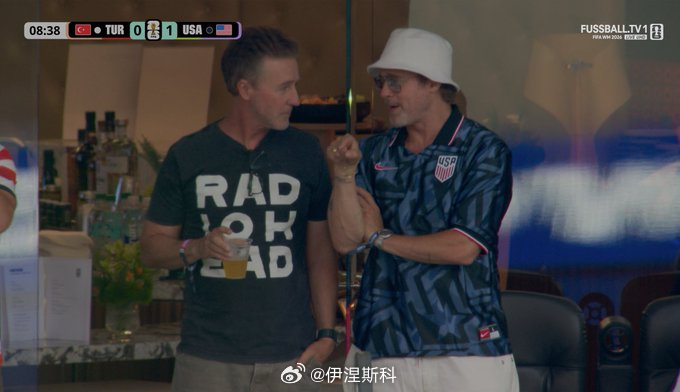 照片里有几个人？世界杯