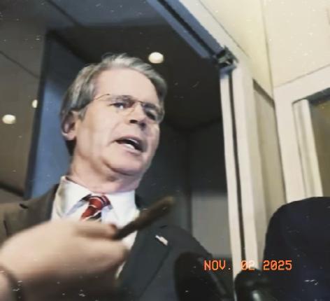 中国手握稀土王牌，美国放话施压背后藏玄机

美国财长贝森特最近放话说中国在稀土问