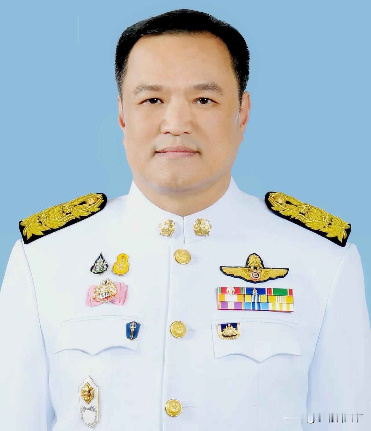 在阿努廷看来，停火这事儿不能隔着墙喊，而且也不能通过第三方传话。
    即便是