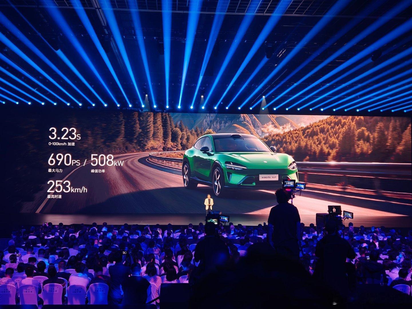 小米YU7 搭载小米超级电机V6s Plus，最大马力可达690PS。0-100