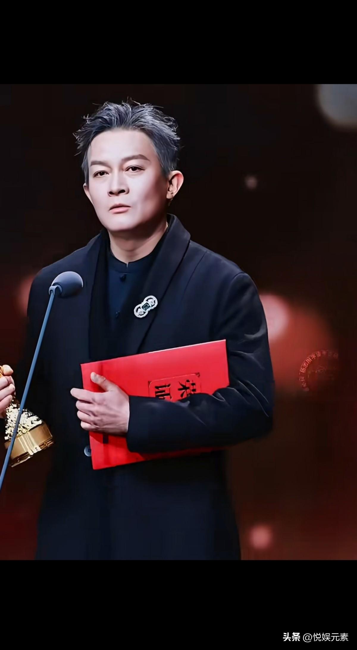 都说没有他哥哥郭靖宇大导演，杨志刚充其量也就是一个龙套或路人甲而已。

其实老杨