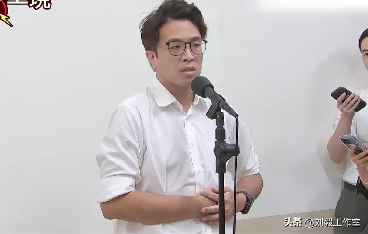 沈草包感谢赵少康给自己的表现打出高分！

记者问: “你两次上了赵少康的节目，有