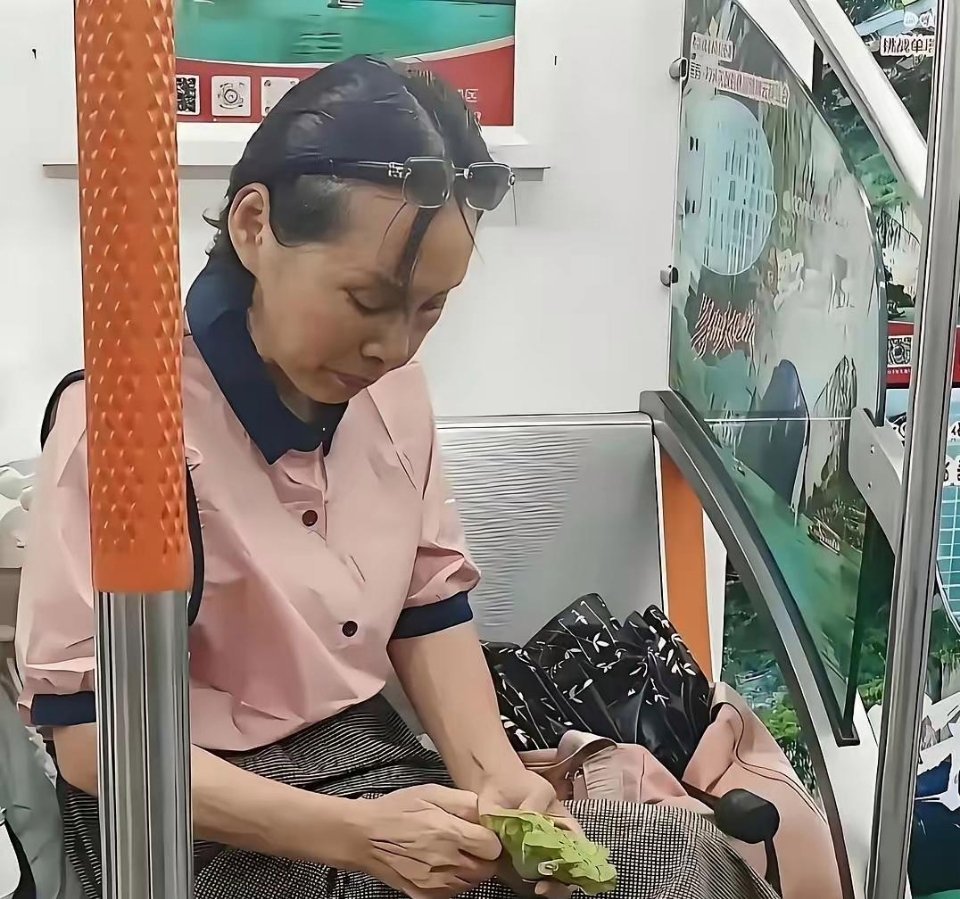 她是怎么做到不脸红的？ 
