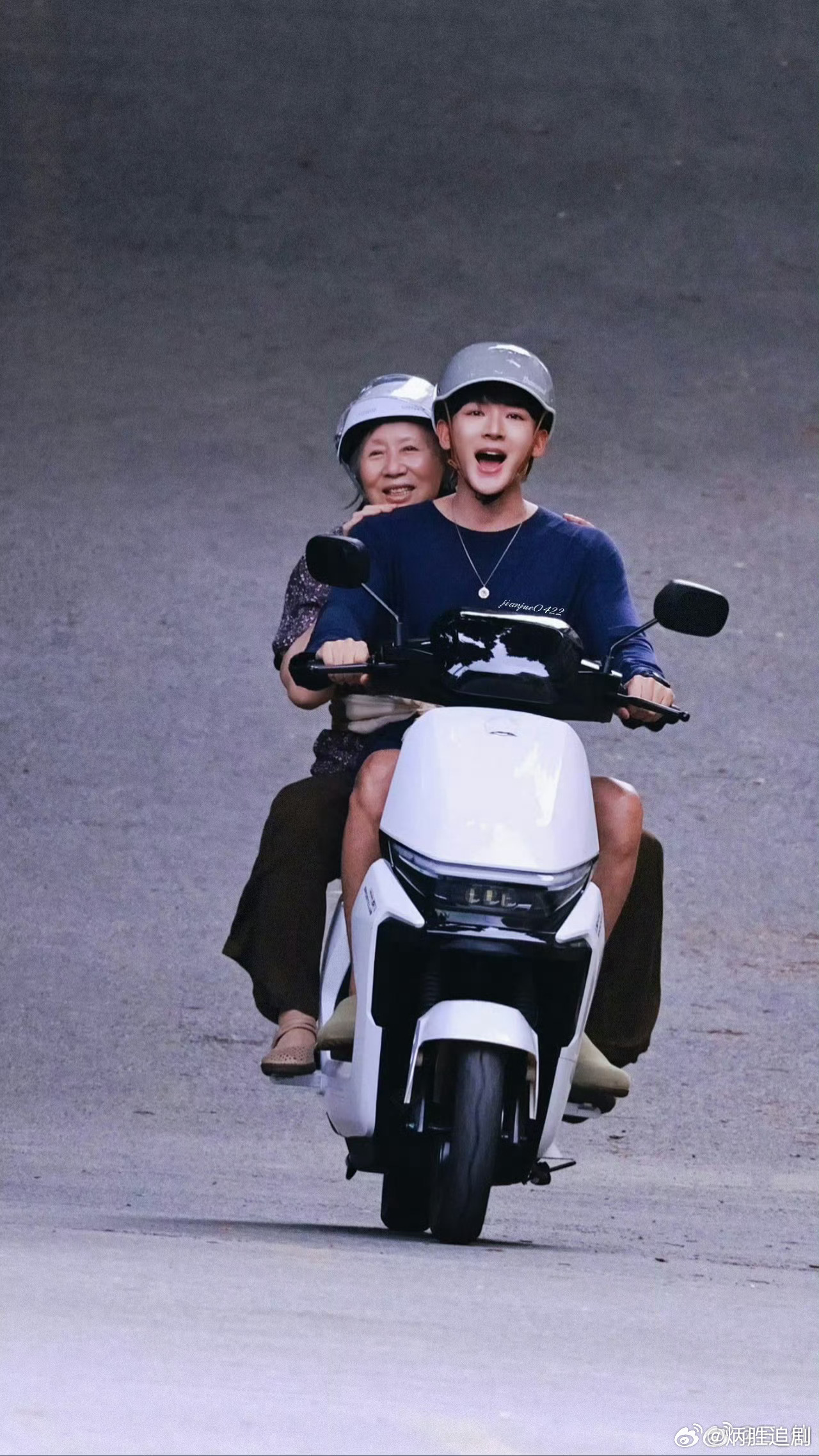 张晚意新戏路透，状态好好啊！好期待 