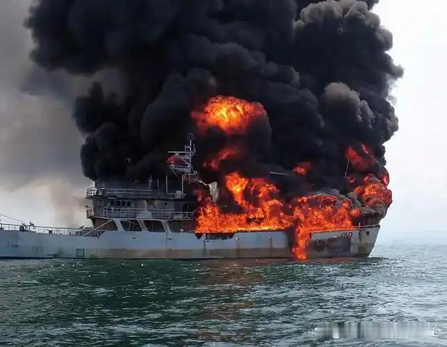 一夜之间全瘫痪！美军主力舰发生大火，美国海军纸老虎原形毕露..
 
来号称全球海