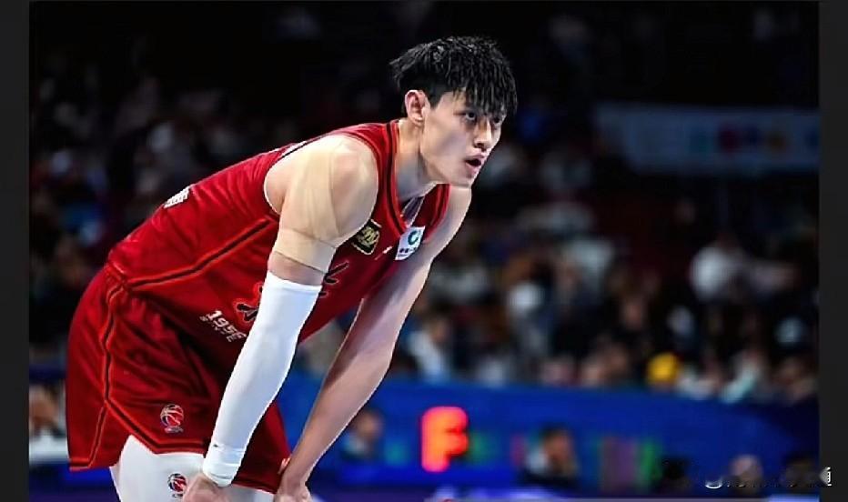 重磅消息。曾凡博重返北京首钢男篮！只等官宣了。北京首钢夺冠砝码又增加了一员猛将。