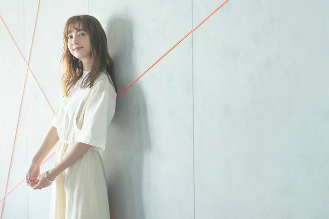 日娱新闻佐佐木希 佐佐木希 杂志《CREA》采访美图。 