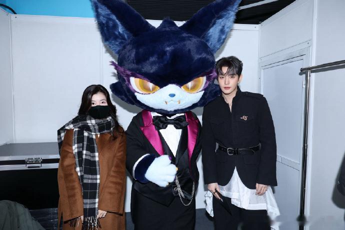 喵娲娲帮粉丝追星邓为 当表白信递到手里的那一刻，弹幕已经开始集体破防了。牵线成功