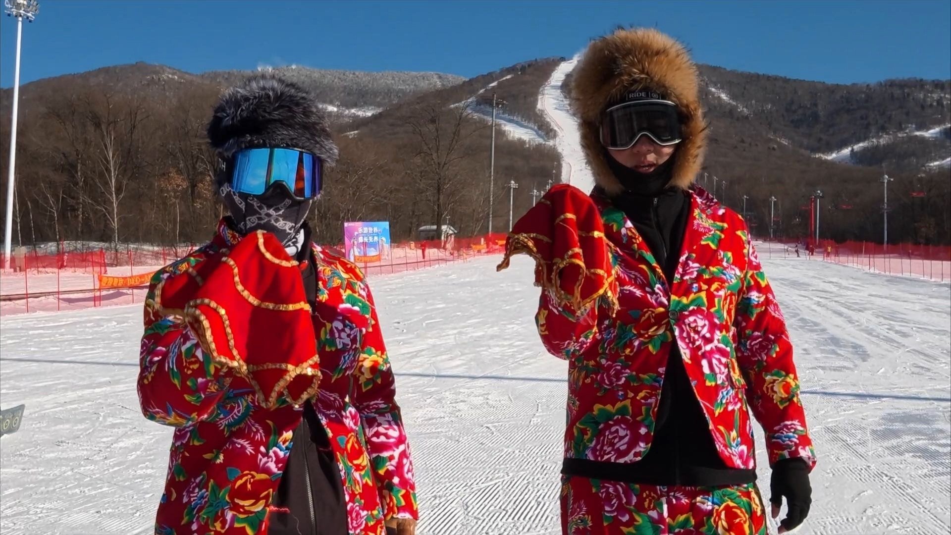 花袄加身解锁冬奥应援新姿势起猛了在吉林看到二人转滑雪了吉林雪场解锁冬奥应援天花板