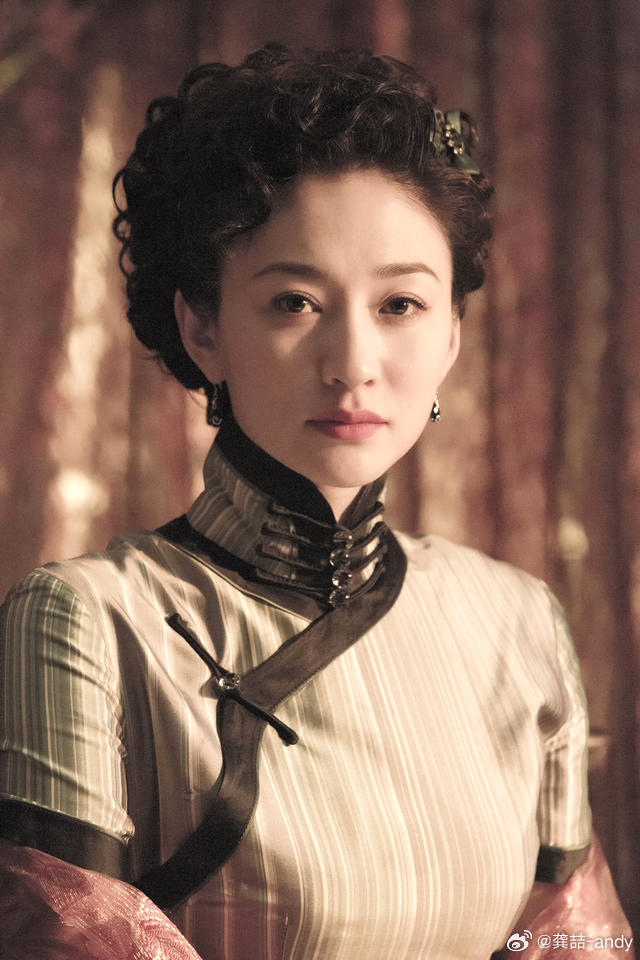 50岁李小冉保养秘籍主要是人家底子好 本来就十分出众 还是希望她多多拍戏 这状态