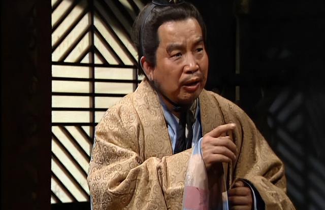 毒士贾诩被封太尉，为何却一眼看穿曹丕难成大业？

公元220年冬天，曹丕称帝的第